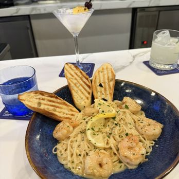 Spurrier's Gridiron Grille - Shrimp scampi - American Near Me - Gainesville, Florida