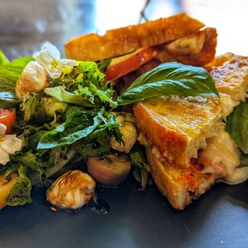 Dickie Baxter - Daily grilled cheese - Gastropubs Near Me - Canning, Nova Scotia