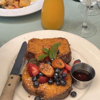 Sweetwater Restaurant - Brioche French Toast - this was okay.... it didn't feel like brioche at all was quite dense like a pound cake .... - New American Near Me - Brooklyn, New York Sweetwater Restaurant - Brioche French Toast - this was okay.... it didn't feel like brioche at all was quite dense like a pound cake .... - New American Near Me - Brooklyn, New York