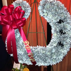 Seaford Florist - Horse shoe created by Kelly Lewis.