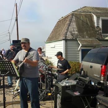 Wharf To Wharf Race - One of the ''bands'' along the course. - Races & Competitions Near Me - Capitola, California Wharf To Wharf Race - One of the ''bands'' along the course. - Races & Competitions Near Me - Capitola, California