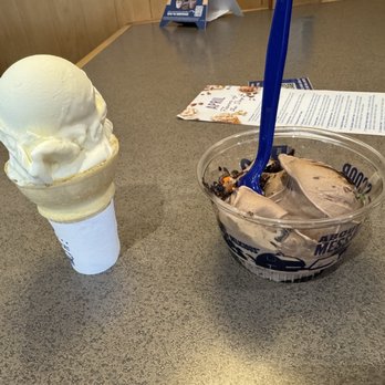 Culver's - Chocolate explosion and vanilla - Burgers Near Me - Elm Grove, Wisconsin