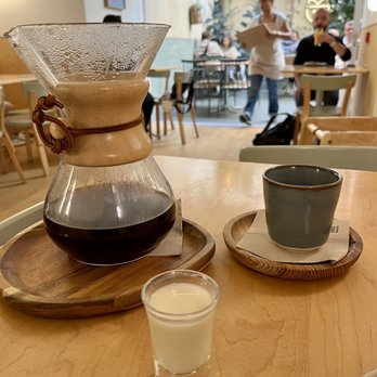 Noshi Coffee - Noshi blend filter coffee with oat milk - Coffee & Tea Near Me - Porto, 13
