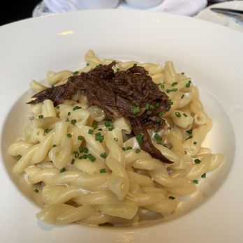 Queensyard - Oxtail Mac and cheese - Modern European Near Me - New York, New York