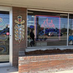 Tattoo Charlie's - Exterior