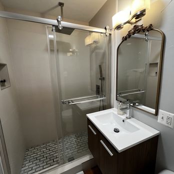 James Buchanan Hotel - Cute bathroom with waterfall shower. - Hotels Near Me - Mercersburg, Pennsylvania