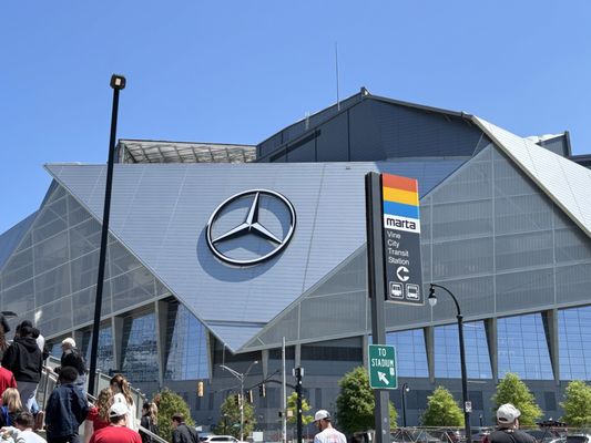 Mercedes-Benz Stadium by null