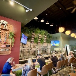 Fairfax Brewing Company - Weekday daytime Bar scene.