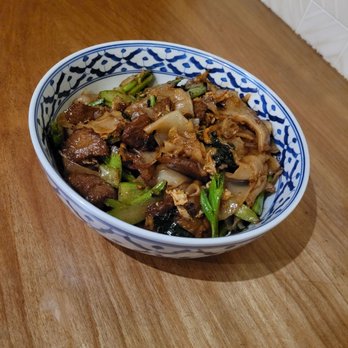 Glur - Vegetarian Duck Pad Sew Ew - Thai Near Me - New York, New York