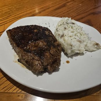 Outback Steakhouse - Sirloin and mash potatoes - Steakhouses Near Me - Tulsa, Oklahoma Outback Steakhouse - Sirloin and mash potatoes - Steakhouses Near Me - Tulsa, Oklahoma