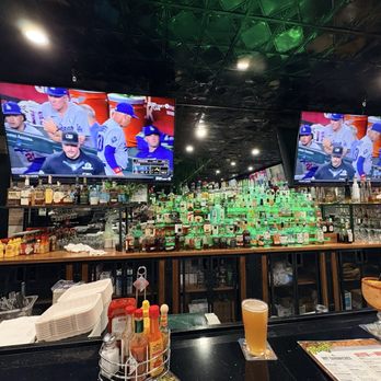 Henry's Bar & Grill - Bar - Sports Bars Near Me - Cathedral City, California