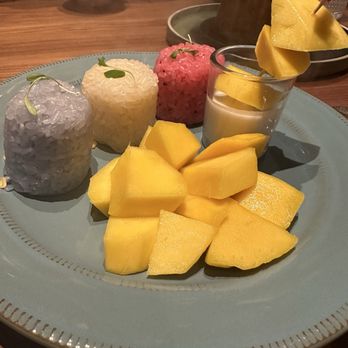 Star Leaf - Mango sticky rice. Note mangoes aren't in season. - Asian Fusion Near Me - Pasadena, California Star Leaf - Mango sticky rice. Note mangoes aren't in season. - Asian Fusion Near Me - Pasadena, California
