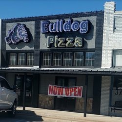 Bulldog Pizza - Front of building