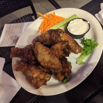 The Raven's Nest - Wicked hot wings, so very hot that we couldn't finish them. Made with habanero sauce, good but painful - American Near Me - Walpole, Massachusetts