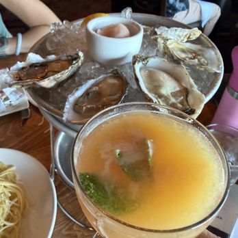 Elliott's Oyster House - Awesome cocktail and oysters - Seafood Near Me - Seattle, Washington Elliott's Oyster House - Awesome cocktail and oysters - Seafood Near Me - Seattle, Washington