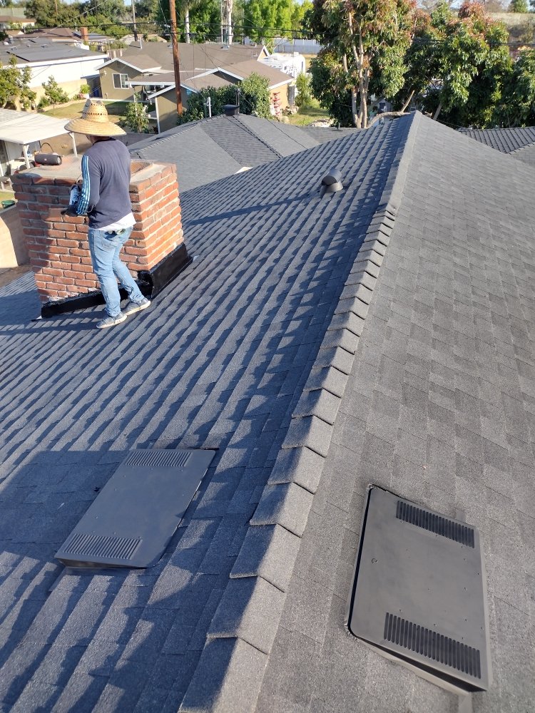 Slide of J&C López Roofing