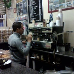 La Habana Vieja - El buen Sergio, preparando un buen expresso
