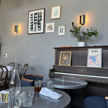 Zinqué - Inside - French Near Me - Los Angeles, California Zinqué - Inside - French Near Me - Los Angeles, California