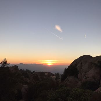 Piuma/Stunt Trailhead - Hiking Near Me - Calabasas, California Piuma/Stunt Trailhead - Hiking Near Me - Calabasas, California