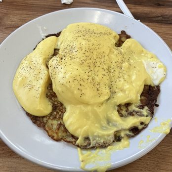 Mateo’s cafe and Restaurant - Irish Benedict (sans bacon- I pulled it out because it was really flaccid) - Breakfast & Brunch Near Me - Appleton, Wisconsin Mateo’s cafe and Restaurant - Irish Benedict (sans bacon- I pulled it out because it was really flaccid) - Breakfast & Brunch Near Me - Appleton, Wisconsin