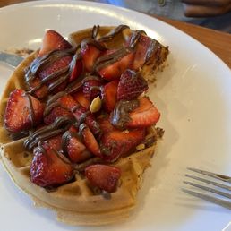 Waffle with strawberries and Nutella