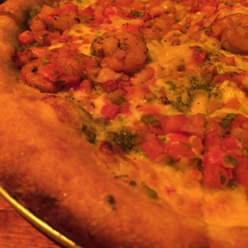 Coronado Brewing - Delicious shrimp pesto pizza - Brewpubs Near Me - Coronado, California