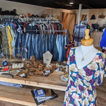 Fashion Consignment Studio - Used, Vintage & Consignment Near Me - Kamuela, Hawaii
