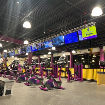 Planet Fitness - Upstairs - Gyms Near Me - Chicago, Illinois Planet Fitness - Upstairs - Gyms Near Me - Chicago, Illinois