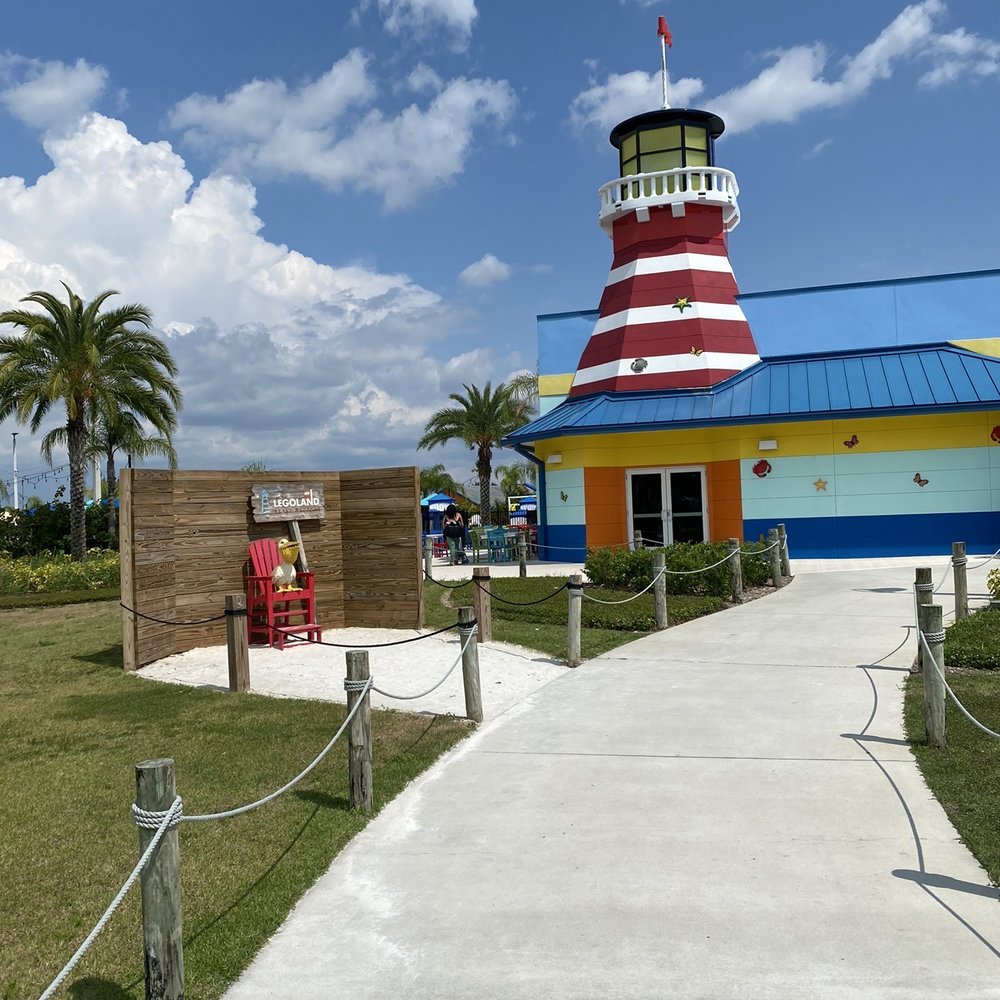 Legoland Beach Retreat - Path to pool and restaurant - Hotels Near Me - Winter Haven, Florida