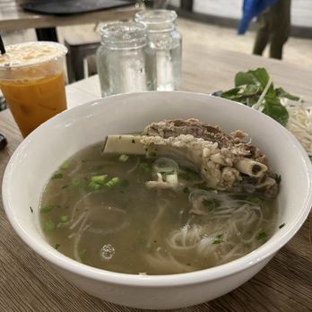 Hello Me Vietnamese Kitchen - Pho Tai duoi, oxtail ramen - Vietnamese Near Me - Mooresville, North Carolina Hello Me Vietnamese Kitchen - Pho Tai duoi, oxtail ramen - Vietnamese Near Me - Mooresville, North Carolina