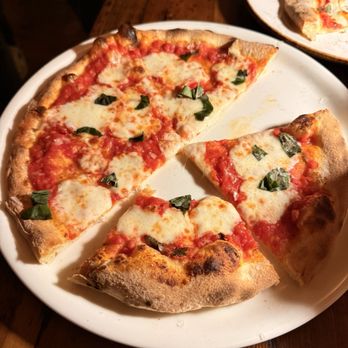 Locale - Margarita Pizza - Italian Near Me - Little Silver, New Jersey