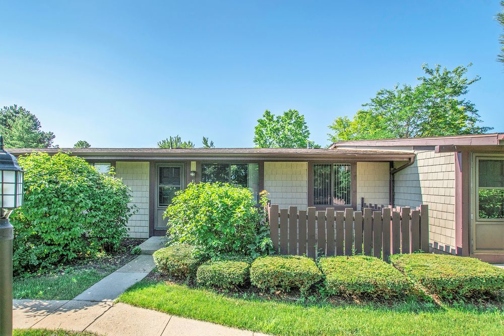 ARROWHEAD APARTMENTS Updated June 2024 11 Photos 2779 Swansea Dr SE, Grand Rapids