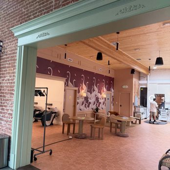 Aanuko - Really nice location! Super friendly staff and got a really good haircut from Alex - Barbers Near Me - Los Angeles, California