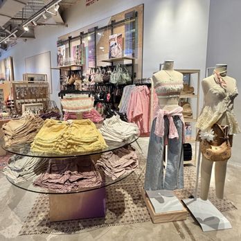 URBAN OUTFITTERS - Updated June 2026 - 24 Photos - 700 S Rosemary Ave, West  Palm Beach, Florida - Women's Clothing - Phone Number - Yelp