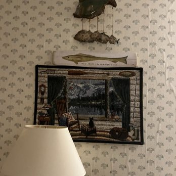 Wells River Motel - Old log cabin style fishing decor - Hotels Near Me - Wells River, Vermont Wells River Motel - Old log cabin style fishing decor - Hotels Near Me - Wells River, Vermont