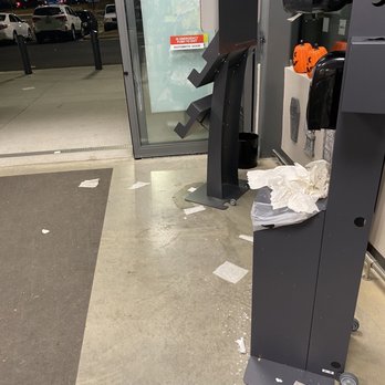 Lidl - Dirty foyer - Grocery Near Me - Woodstock, Georgia