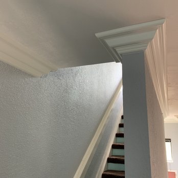 Crown Moulding Designs - Snazzy living room on up the stairs crown moulding. - Carpenters Near Me - Carlsbad, California Crown Moulding Designs - Snazzy living room on up the stairs crown moulding. - Carpenters Near Me - Carlsbad, California