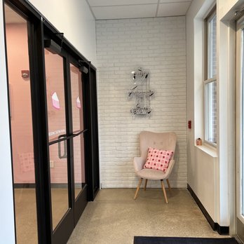 The Cheesecake Girl - a chair in a hallway - Desserts Near Me - Dublin, Ohio The Cheesecake Girl - a chair in a hallway - Desserts Near Me - Dublin, Ohio