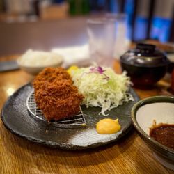 Tonkatsu Tamafuji - Jyukusei pork tenderloin katsu teishoku