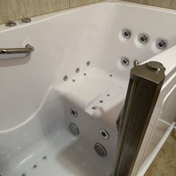 Walk in tub