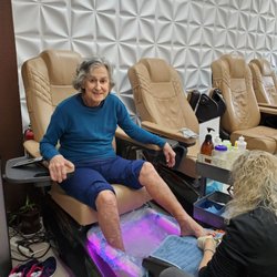 Van Nails - GG age 87, gets a pedicure!!