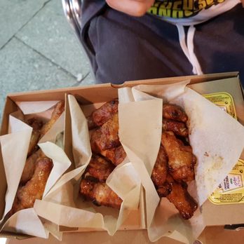 Domino's Pizza - Chicken Wings Selection €6 - Pizza Near Me - Salamanca, SA