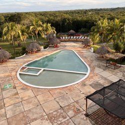 Hotel Uxmal Resort Maya - Murky swimming pool, don't know how they make it happen.