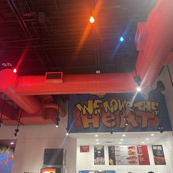 Dave's Hot Chicken - Chicken Shop Near Me - Pembroke Pines, Florida