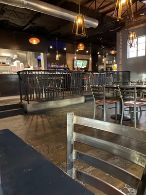 Lindy's on 4th by null