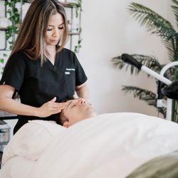 Simply Facials - Rosacea facials at Simply Facials in Thousand Oaks calm redness, reduce inflammation, and help restore your skin barrier.