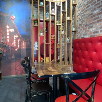 H Noodle House - Interior - Chinese Near Me - Jericho, New York
