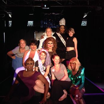 Godfrey’s - The performers are more than willing to take pictures and mingle with the crowd. - Gay Bars Near Me - Richmond, Virginia