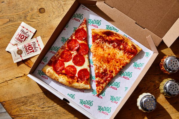 Traditas Pizza by null