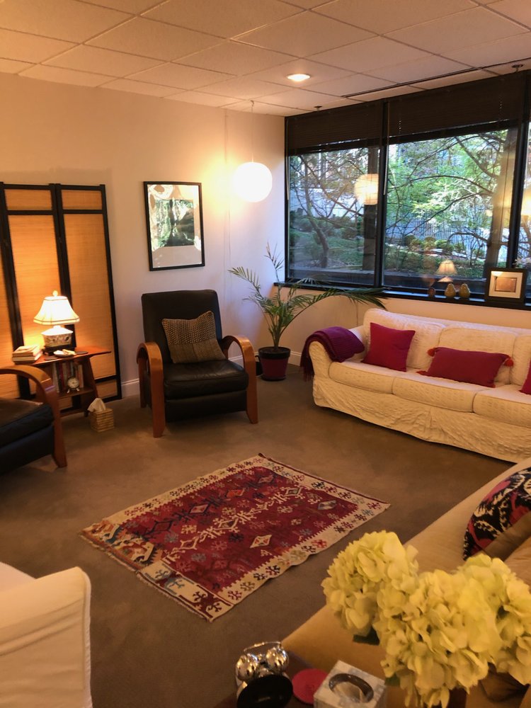 Elizabeth Cornick, LCSW - grief counselor in Arlington, VA